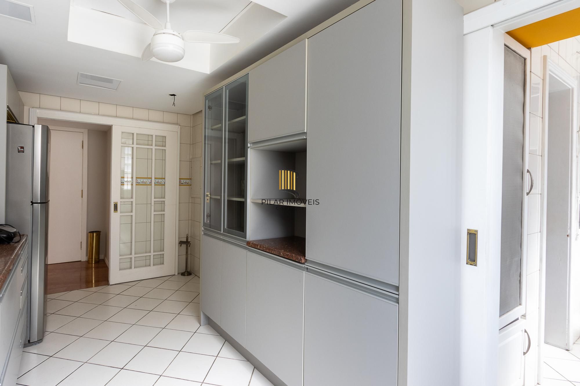 Apartamento amplo e bem localizado no Menino Deus!!