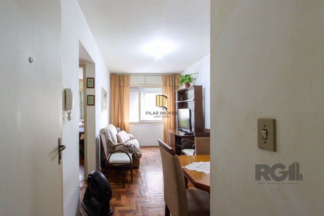 Apartamento com 1 dormitório no bairro Cristal.