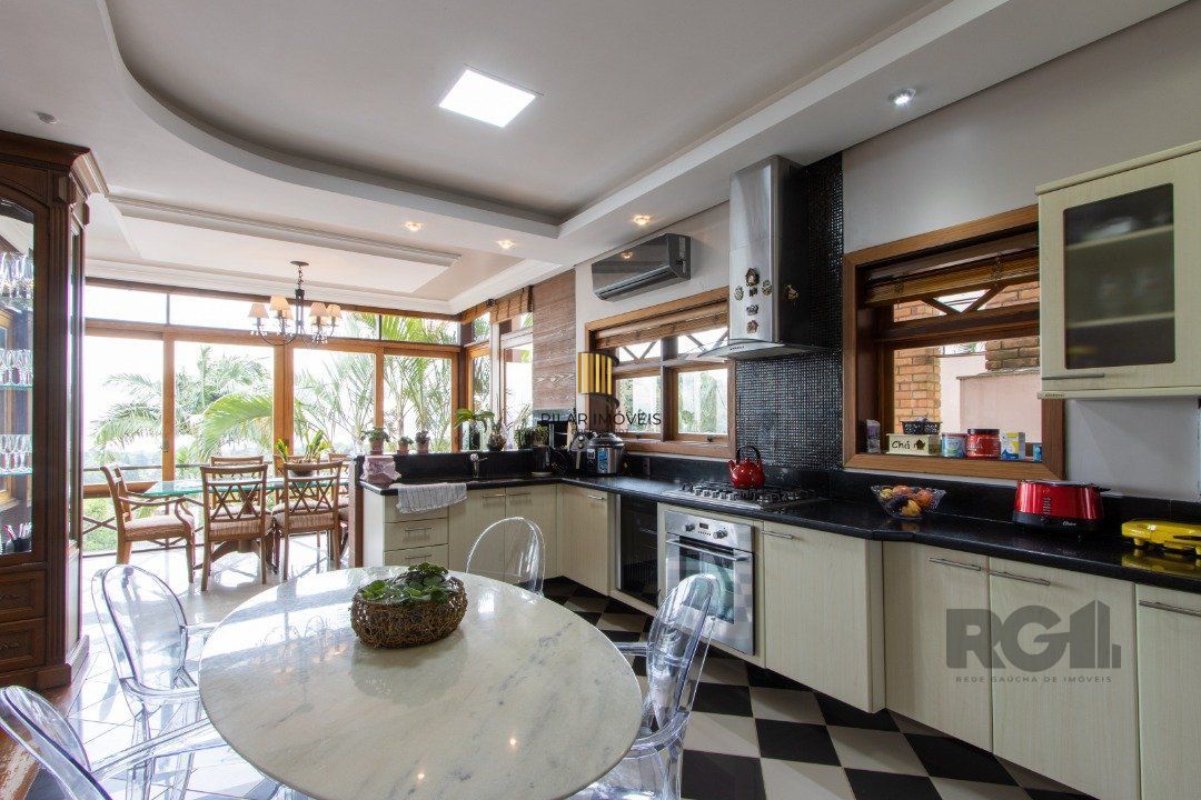 Casa para Venda com 4 dormitórios, sendo 2 suites e 4 vagas no bairro Jardim Isabel