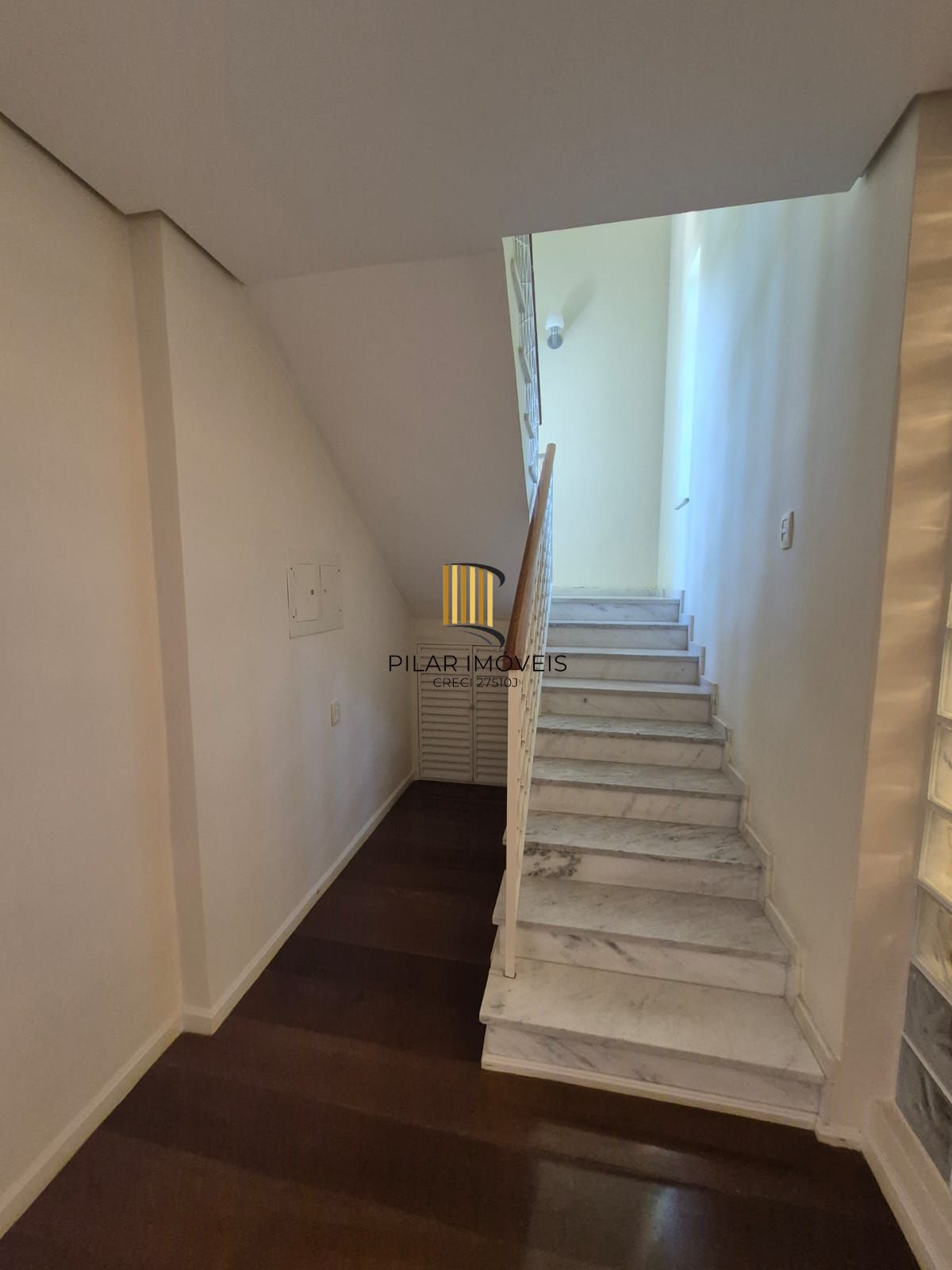 Casa 4 Dormitórios 1 suite 3 banheiros piscina e churasqueira