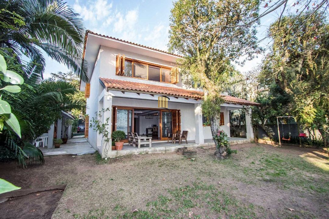Casa para Venda - 420m², 4 dormitórios, sendo 3 suites, 5 vagas - Tristeza
