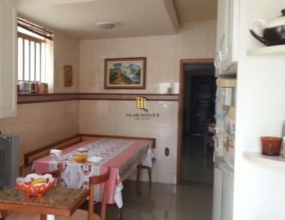 Casa para Venda - 330m², 5 dormitórios, sendo 1 suites, 7 vagas - Menino Deus