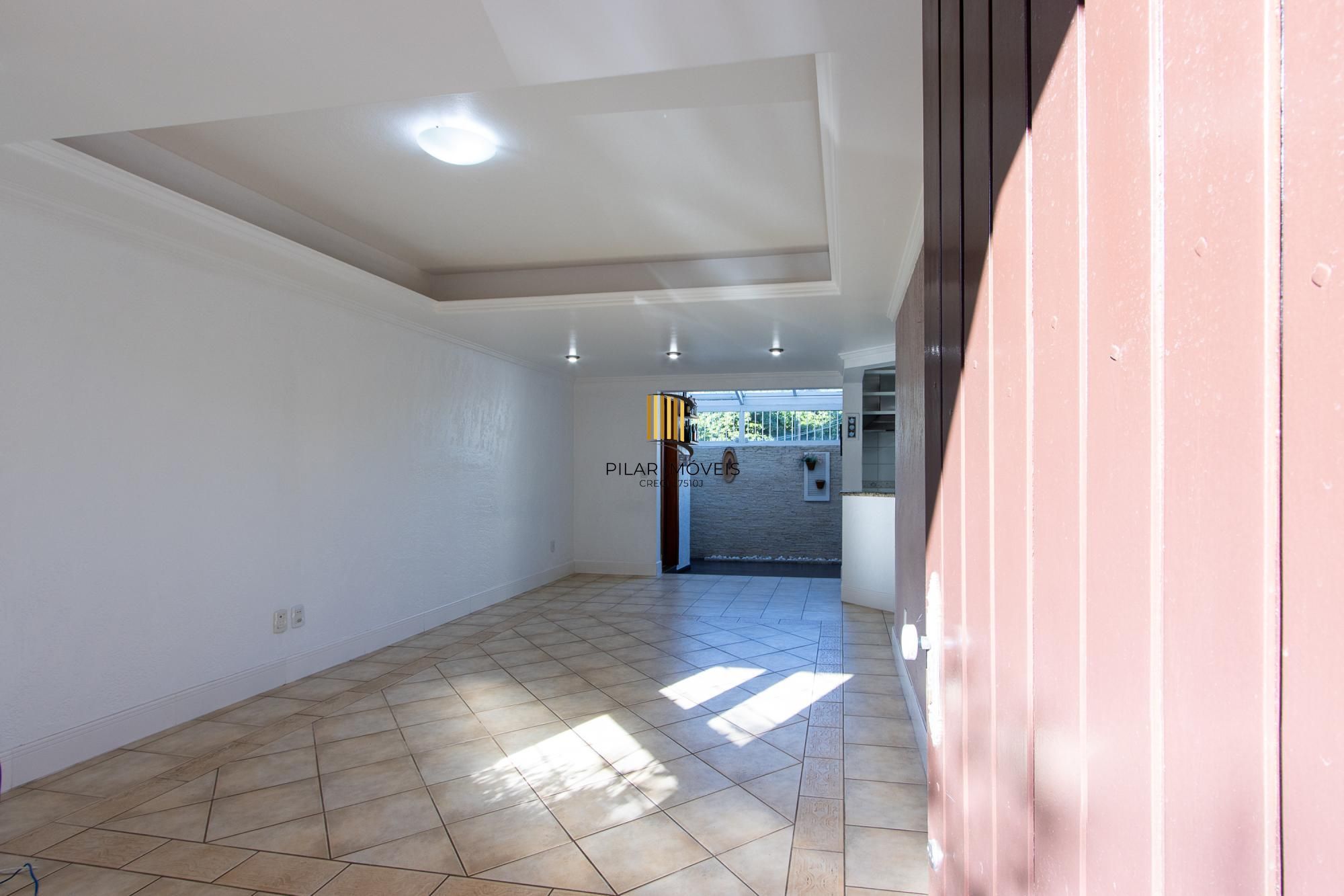Casa em condomínio, com 3 dormitórios,