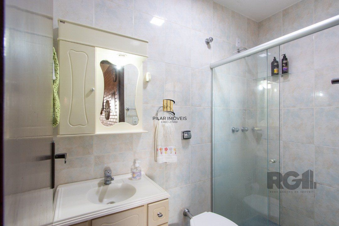 Casa para Venda - 220m², 3 dormitórios, sendo 2 suites, 5 vagas - Espirito Santo