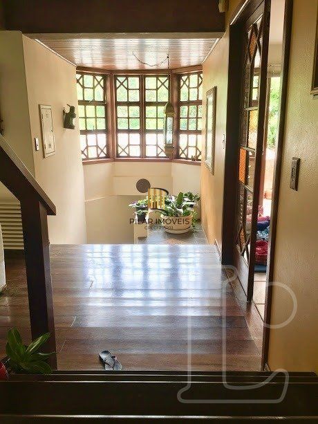 Casa para Venda - 570m², 3 dormitórios, sendo 1 suites, 2 vagas - Hípica