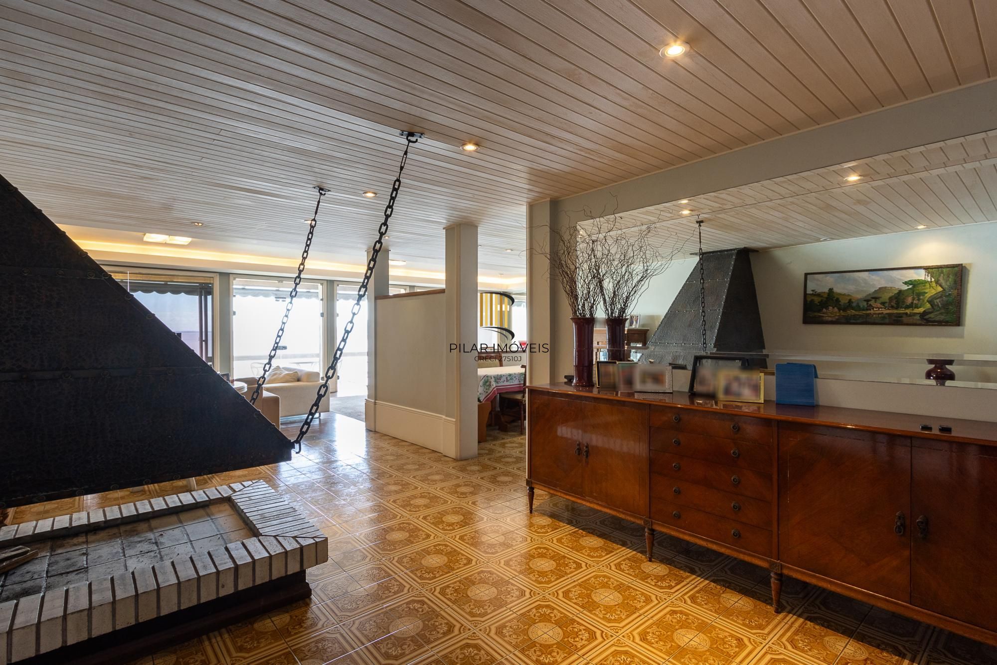 Residência em endereço nobre na Vila Assunção, com vista privilegiada para o Guaíba e clubes náuticos!