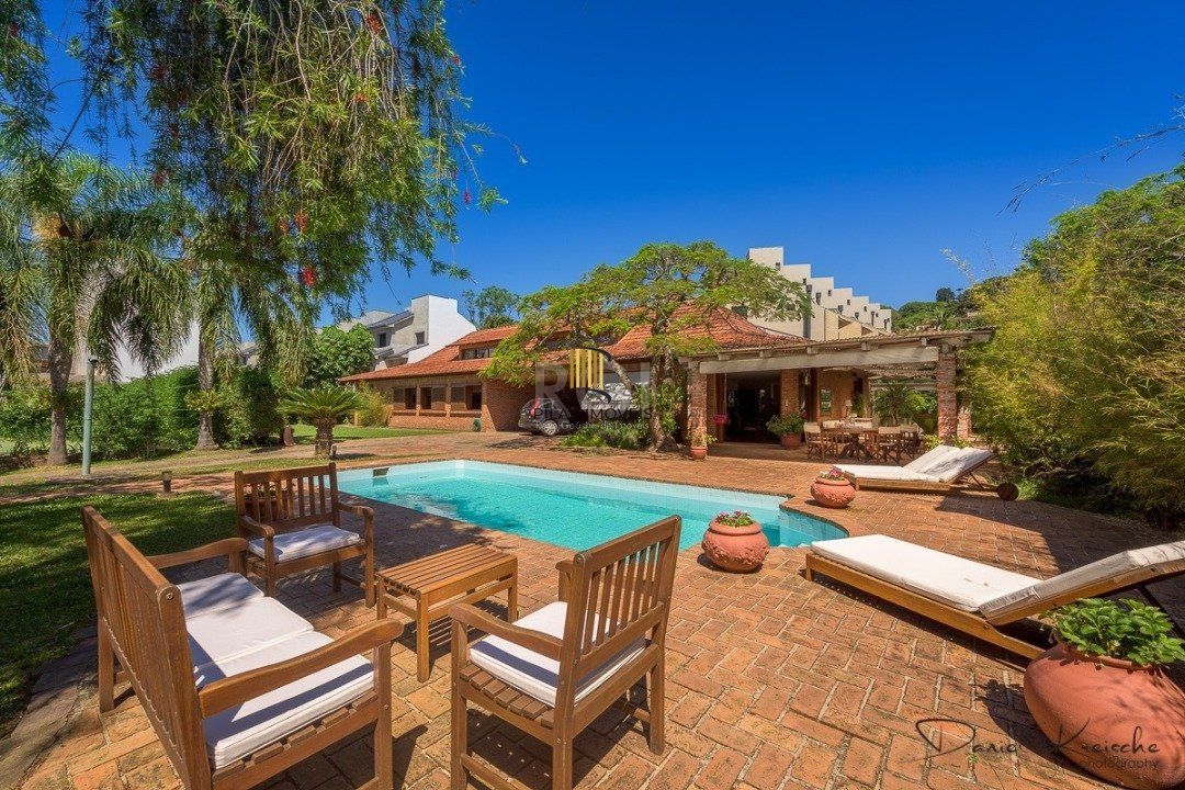 Casa para Venda - 418m², 5 dormitórios, sendo 1 suites, 6 vagas - Tristeza