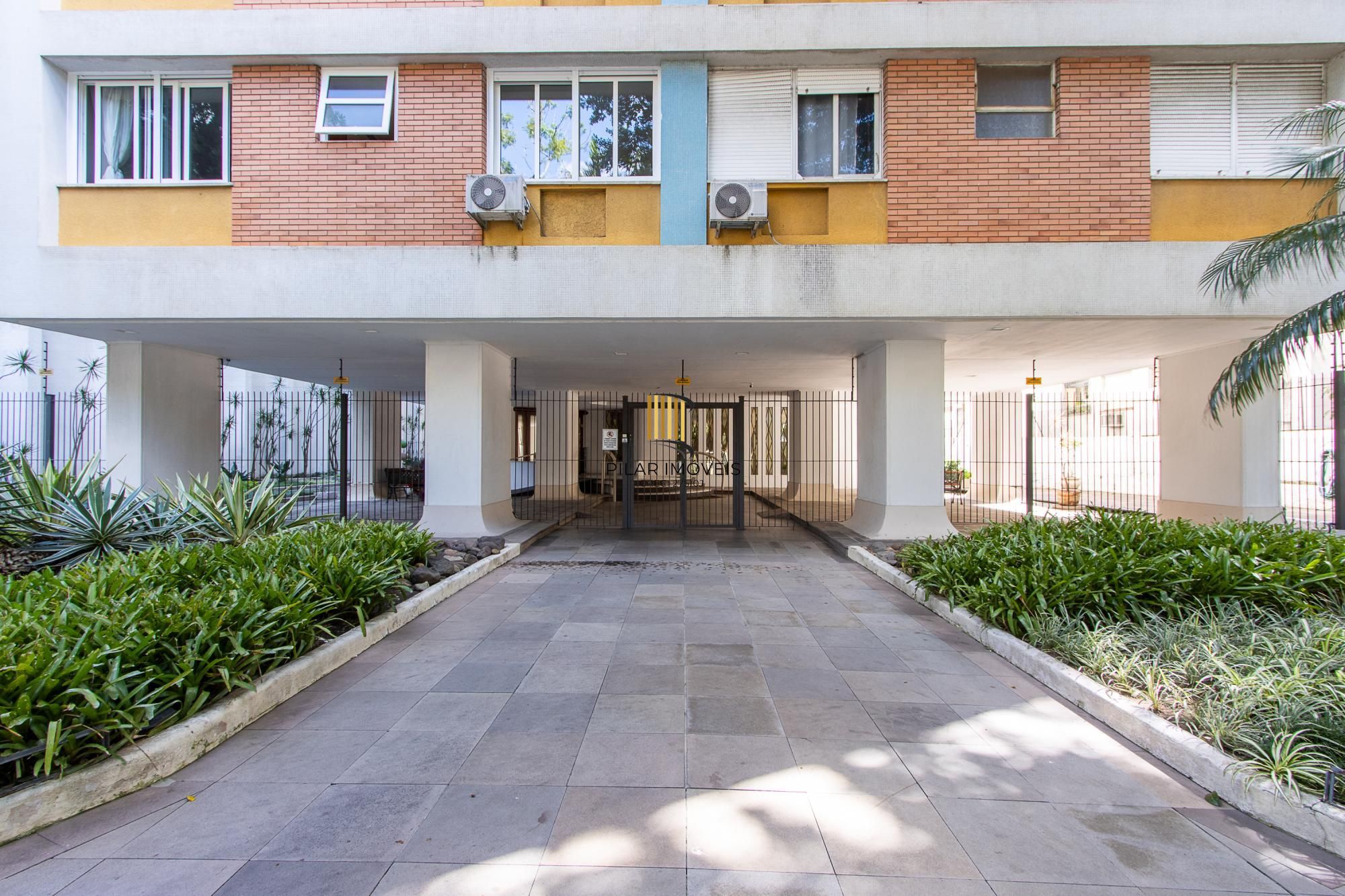 Apartamento 3 dormitorios com 168,65m2 privativos e uma vaga..