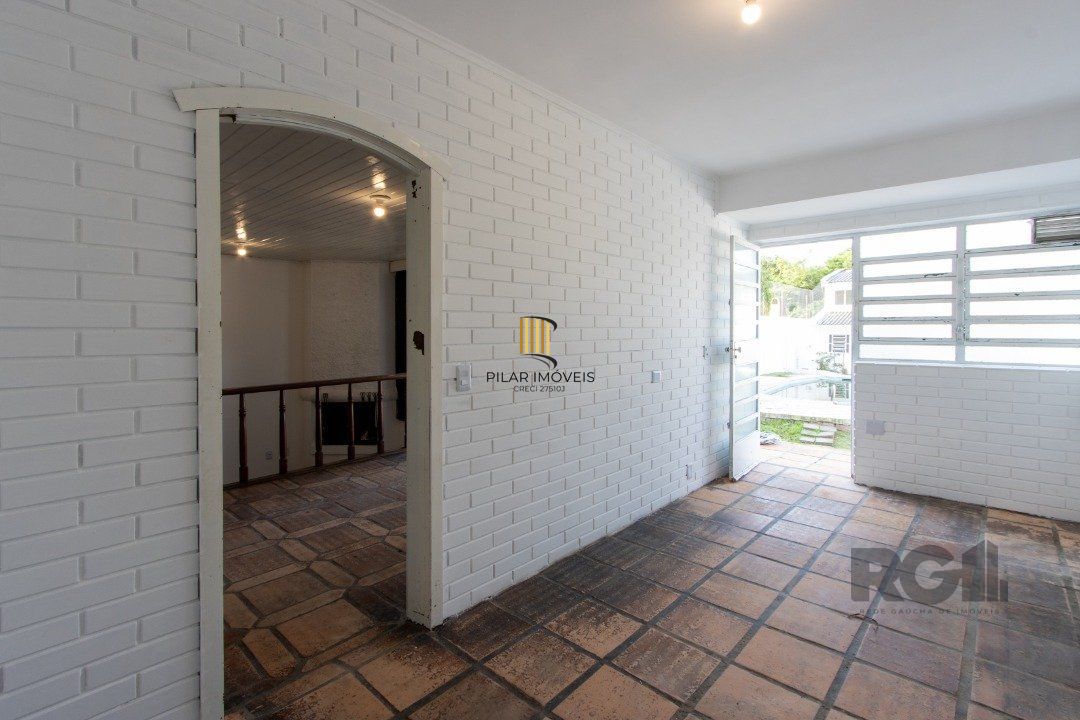 Casa para Venda - 337m², 3 dormitórios, sendo 1 suites, 3 vagas - Cristal