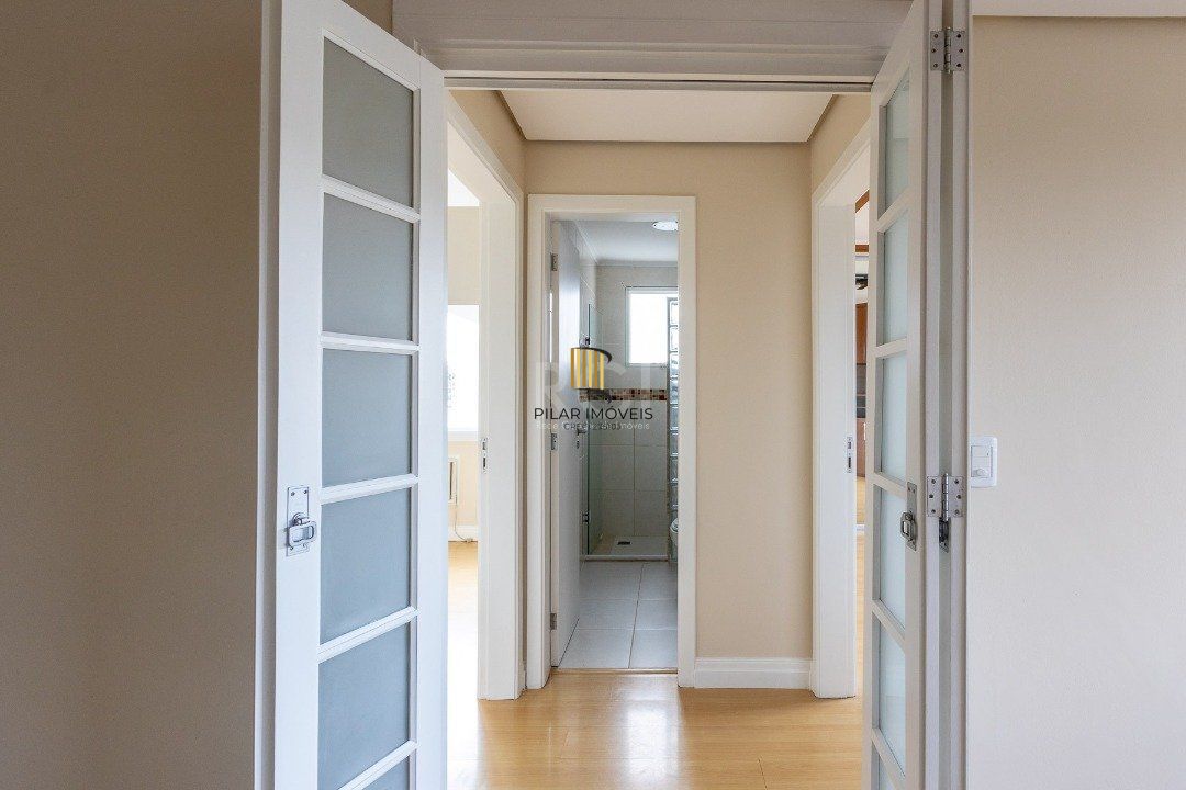 Apartamento no último andar com vista panorâmica, 2 dormitórios e até 4 vagas de garagem - Bairro Teresópolis, Zona Sul de Porto Alegre