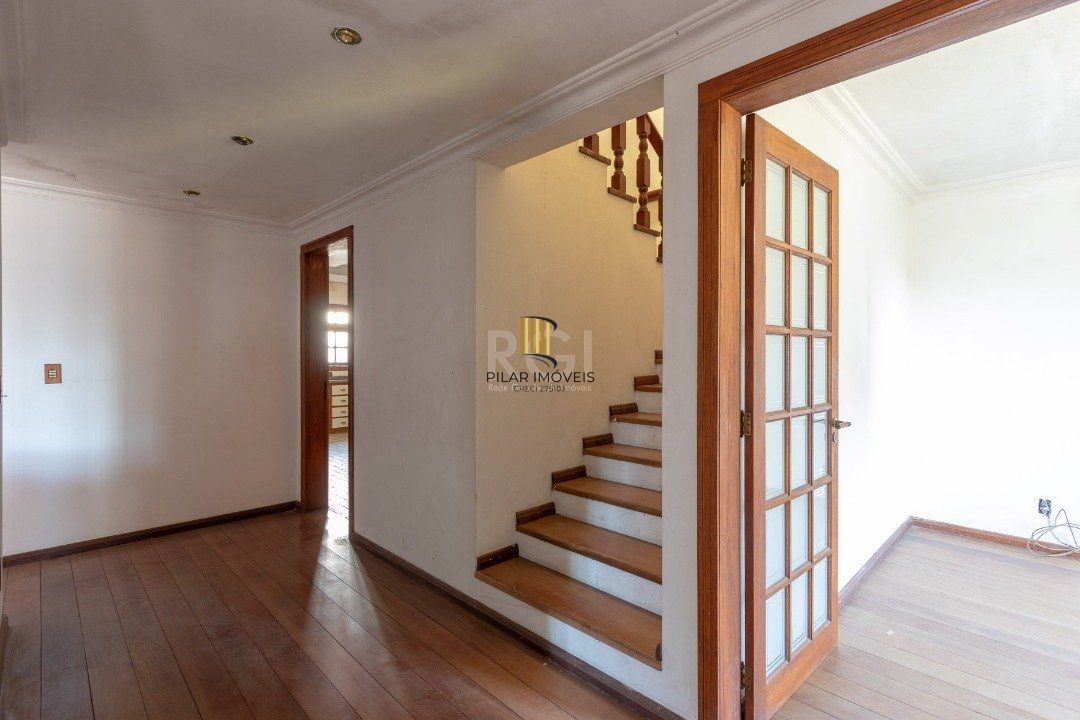 Casa para Venda - 460m², 4 dormitórios, sendo 1 suites, 4 vagas - Cristal