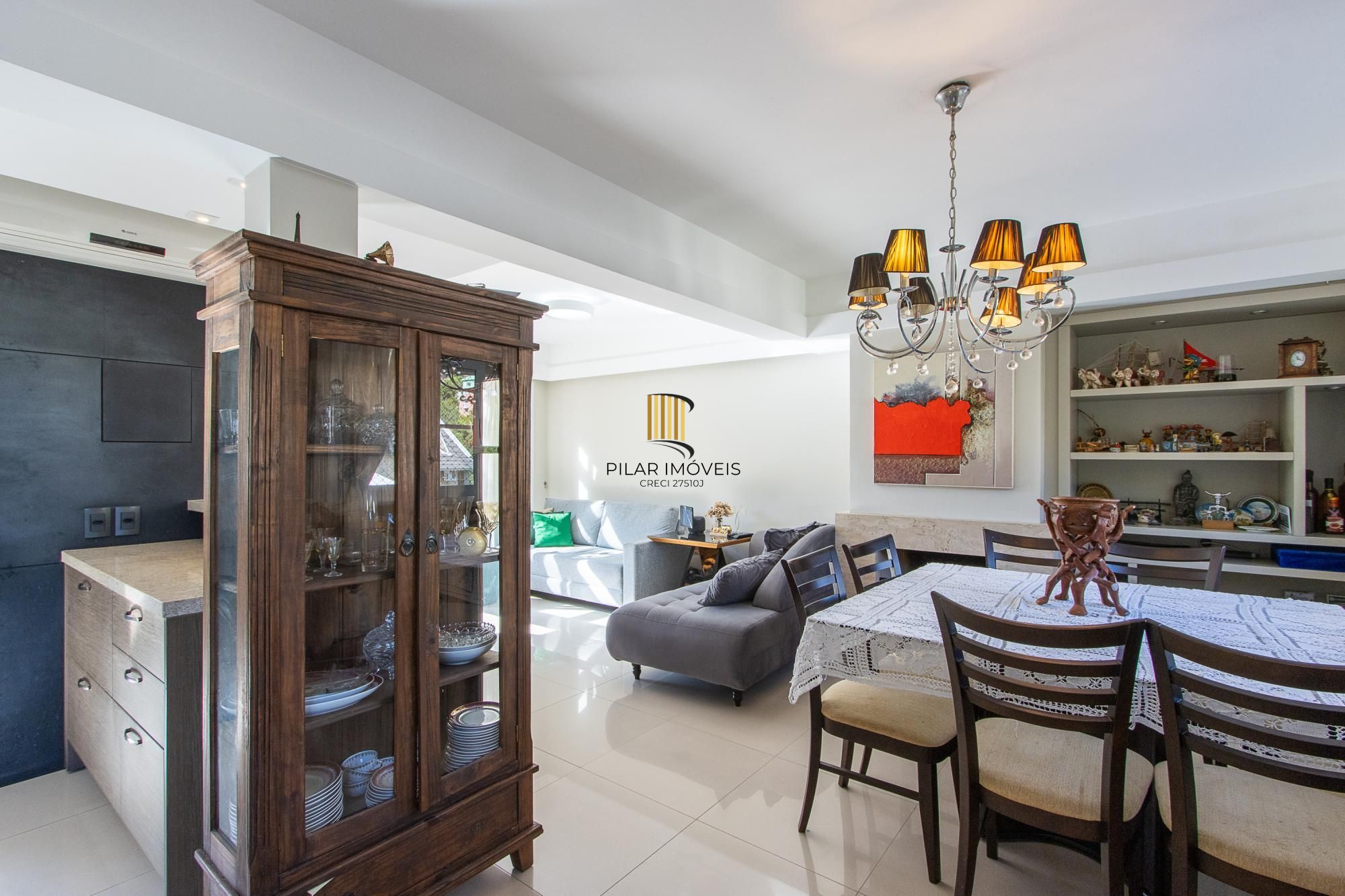 Casa condomínio | 3 dormitórios | 1 Suíte | 240,82 Privativos | 2 Vagas | Bairro Teresópolis