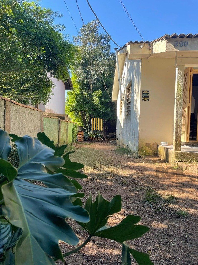 Casa 6 dormitórios no bairro Ponta Grossa