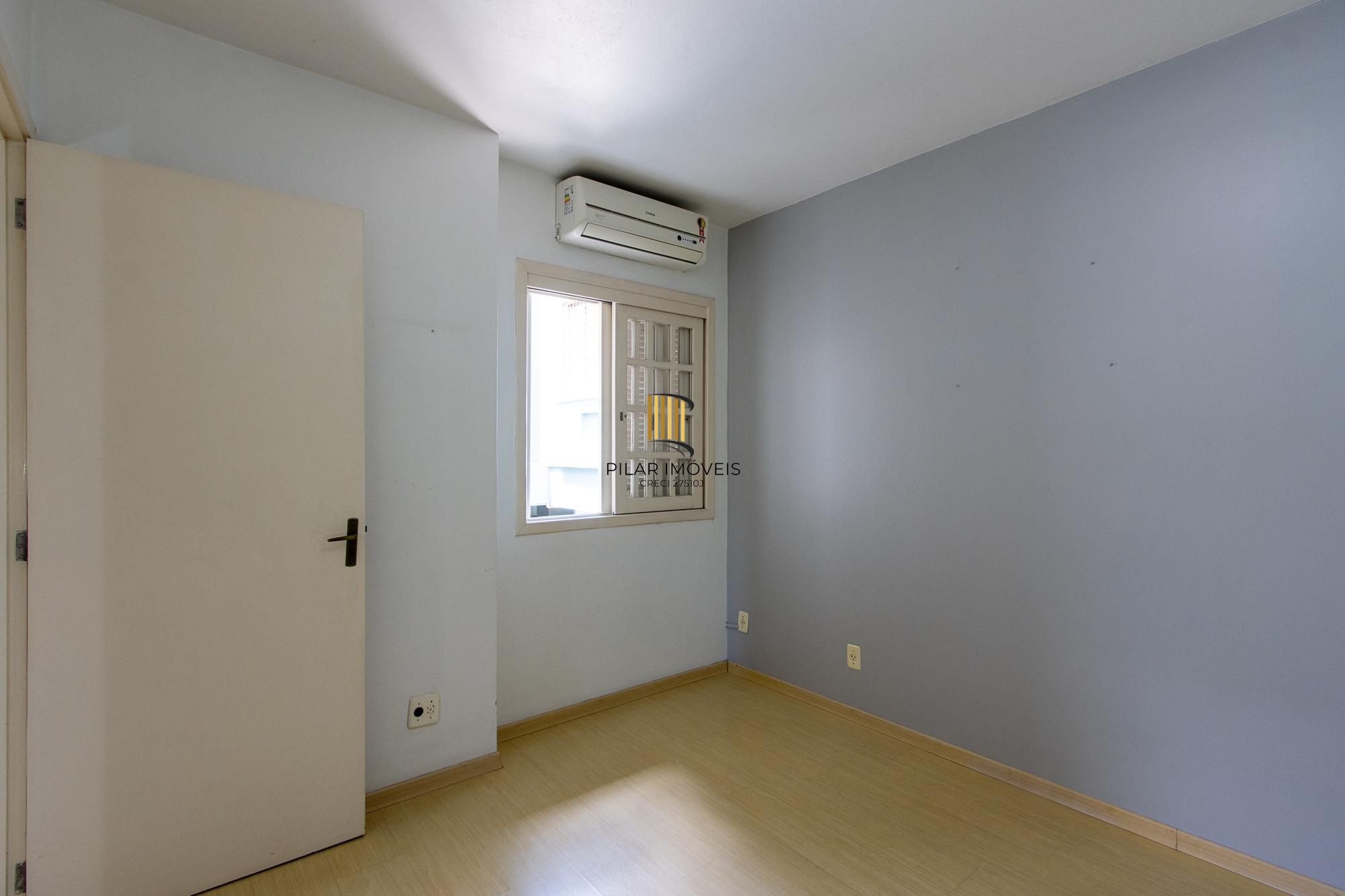 Casa de Condomínio 3 dormitórios no bairro Cristal