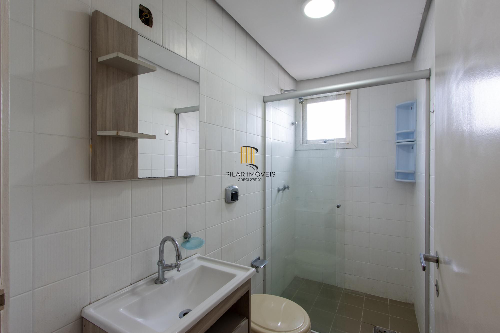 Cobertura com 137m², no Bairro Cristal, de 2 dormitórios, sento uma suíte, ampla sacada, churrasqueira, vista panorâmica, vaga coberta.