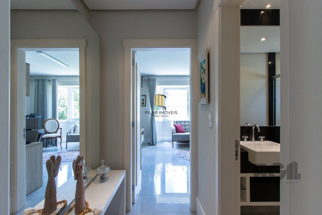Excelente residência no Condomínio Terra Ville com aproximadamente 474,74m² privativos.