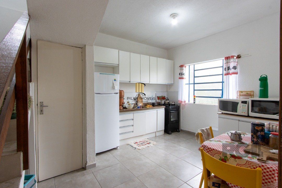 Casa térrea, 3 quartos, edícula, com 2 suites, pátio - Bairro Guarujá