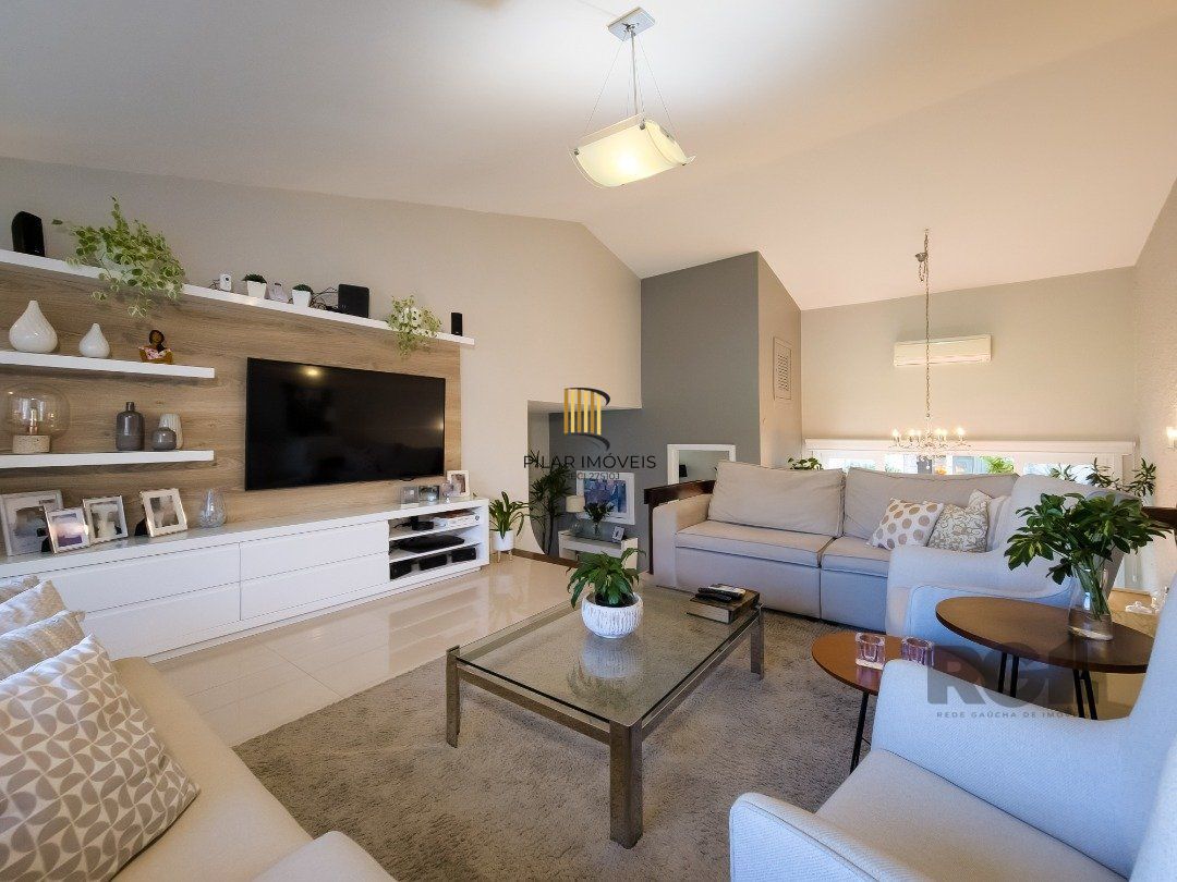 CASA TÉRREA REFORMADA, 3 QUARTOS, SUITE, PÁTIO - BAIRRO CRISTAL
