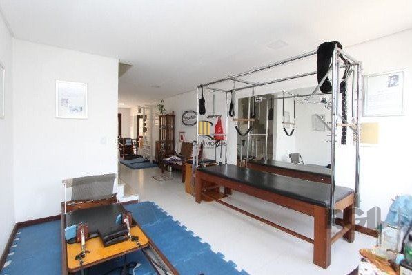 Casa para Venda - 180m², 3 dormitórios, sendo 3 suites, 3 vagas - Hípica