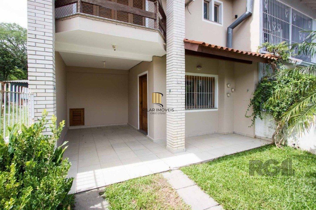 Casa 3 dormitórios no bairro Hípica
