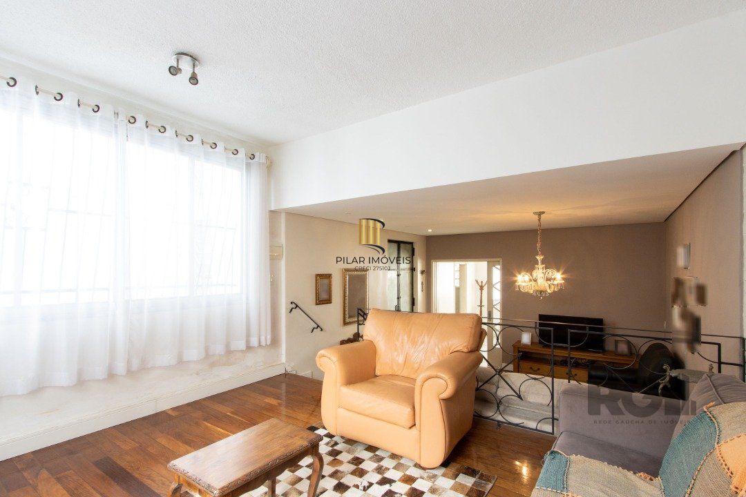Apartamento de  186,66m2, 4 dormitórios, 1 suíte, 3 banheiros, 4 vagas,no bairro Rio Branco.