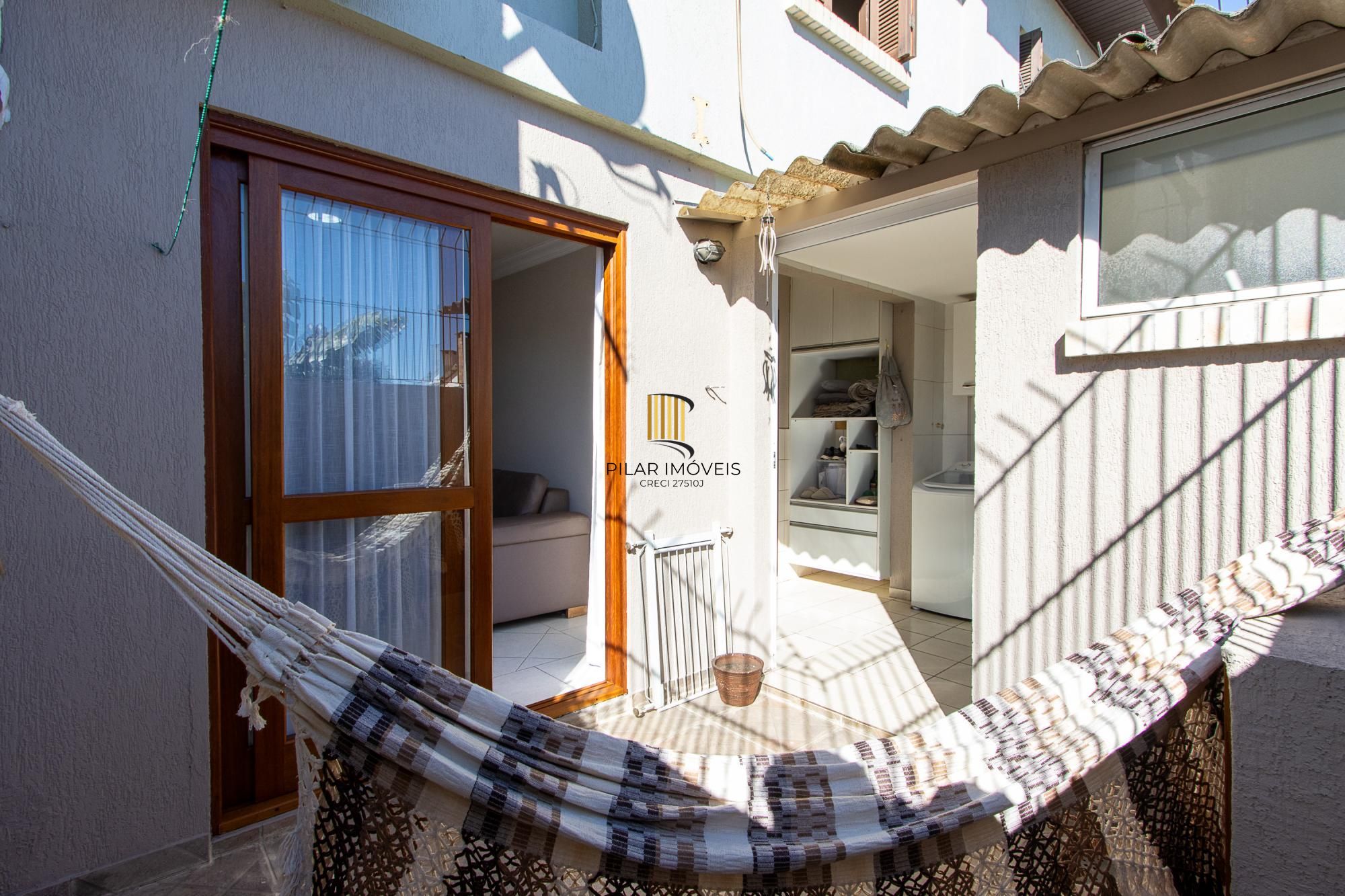 Casa em condomínio fechado, 104m² privativos, 2 quartos, 1 vaga, bairro Camaquã