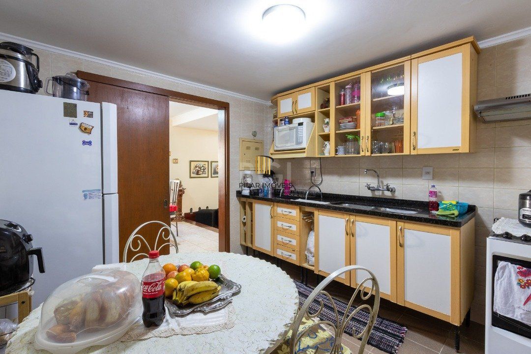Casa com piscina para Venda , 4 quartos, sendo 1 suite, 3 vagas
