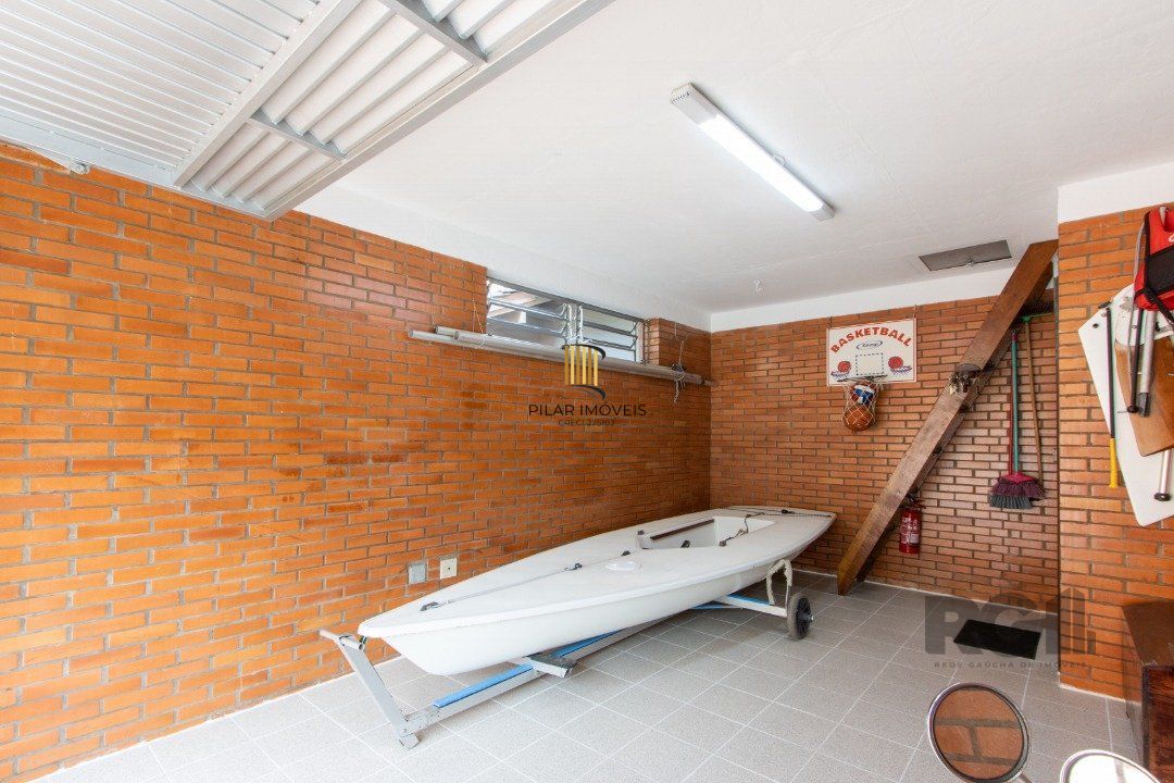 Casa para Venda - 220m², 3 dormitórios, sendo 2 suites, 5 vagas - Espirito Santo
