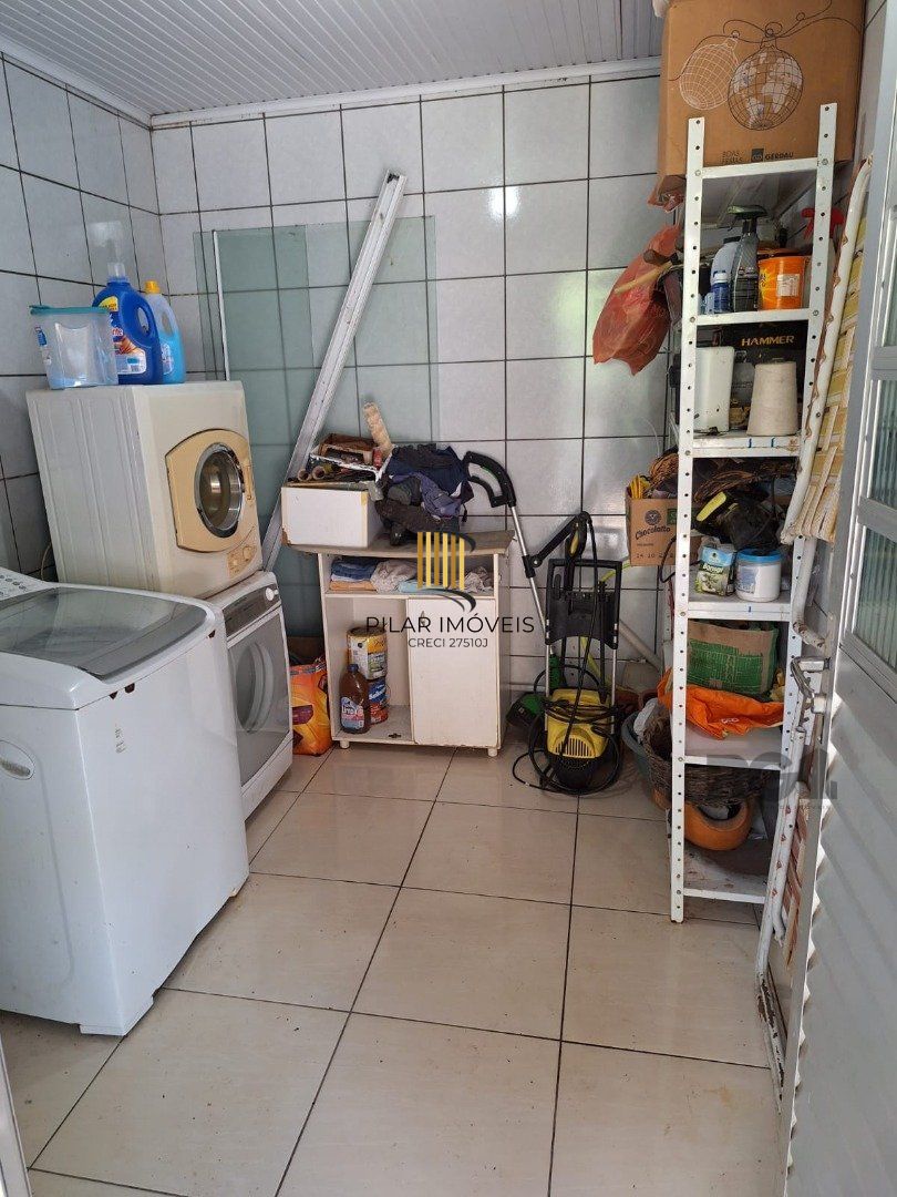 Casa 3 dormitórios no bairro Jardim Algarve