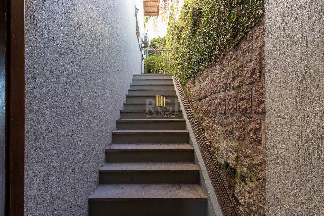 Casa para Venda - 430m², 4 dormitórios, sendo 2 suites, 4 vagas - Vila Assunção