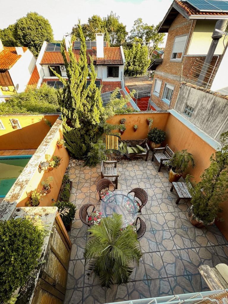 Excelente casa a venda no bairro Tristeza, para o lado do Rio!