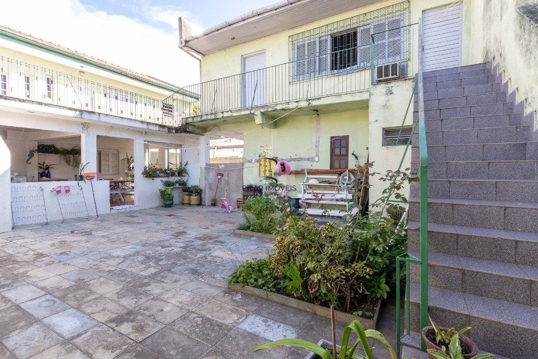 Casa para Venda - 280m², 3 dormitórios, sendo 1 suites, 2 vagas - Nonoai
