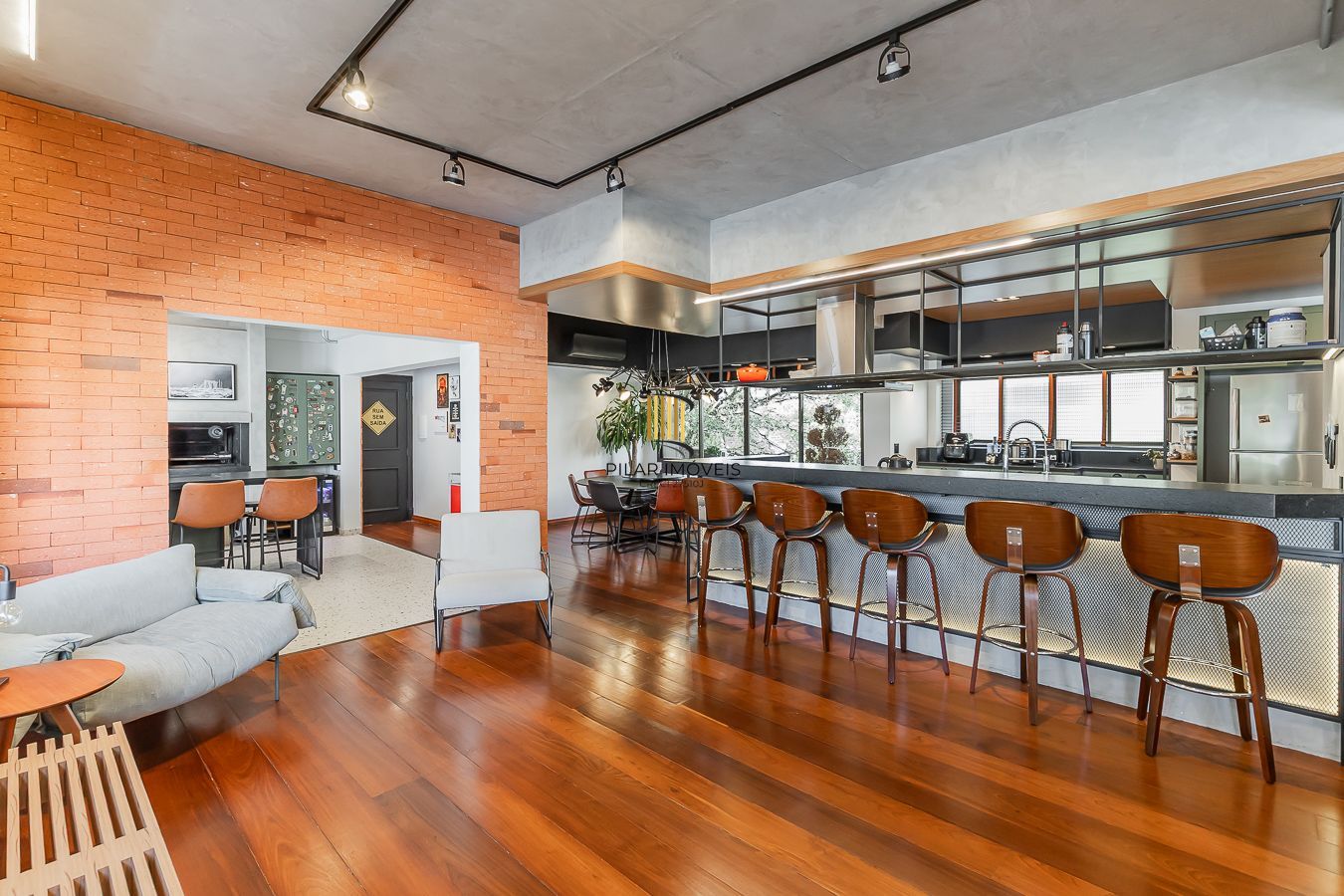 Apartamento 3 dormitórios, 3 vagas e 259 m² no bairro Auxiliadora.