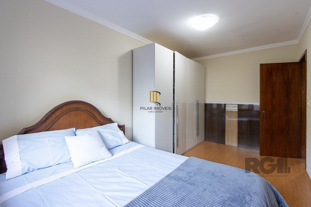 Casa para Venda - 300m², 5 dormitórios, sendo 1 suites, 4 vagas - Portal do Guarujá