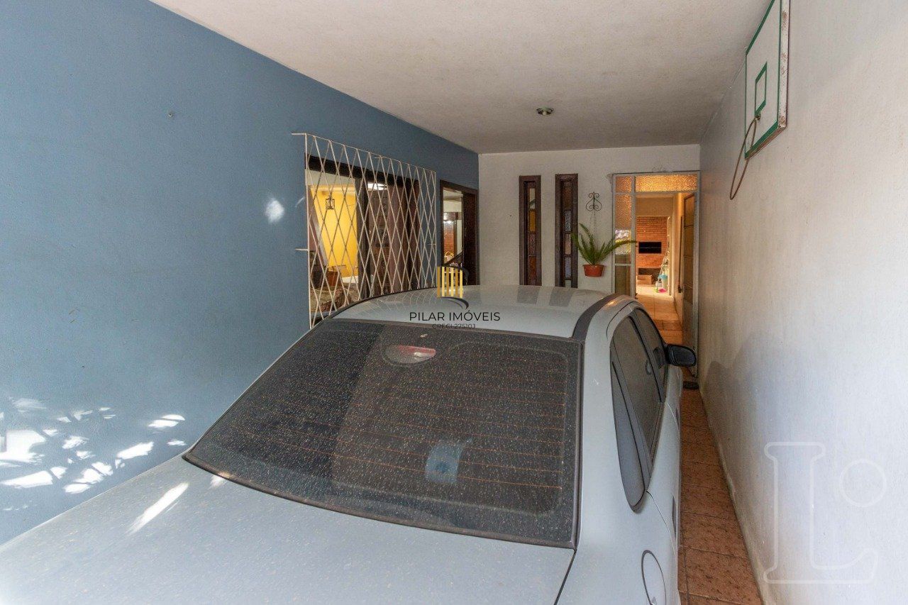 Sobrado para Venda - 241m², 4 dormitórios, sendo 1 suites, 1 vaga - Camaquã
