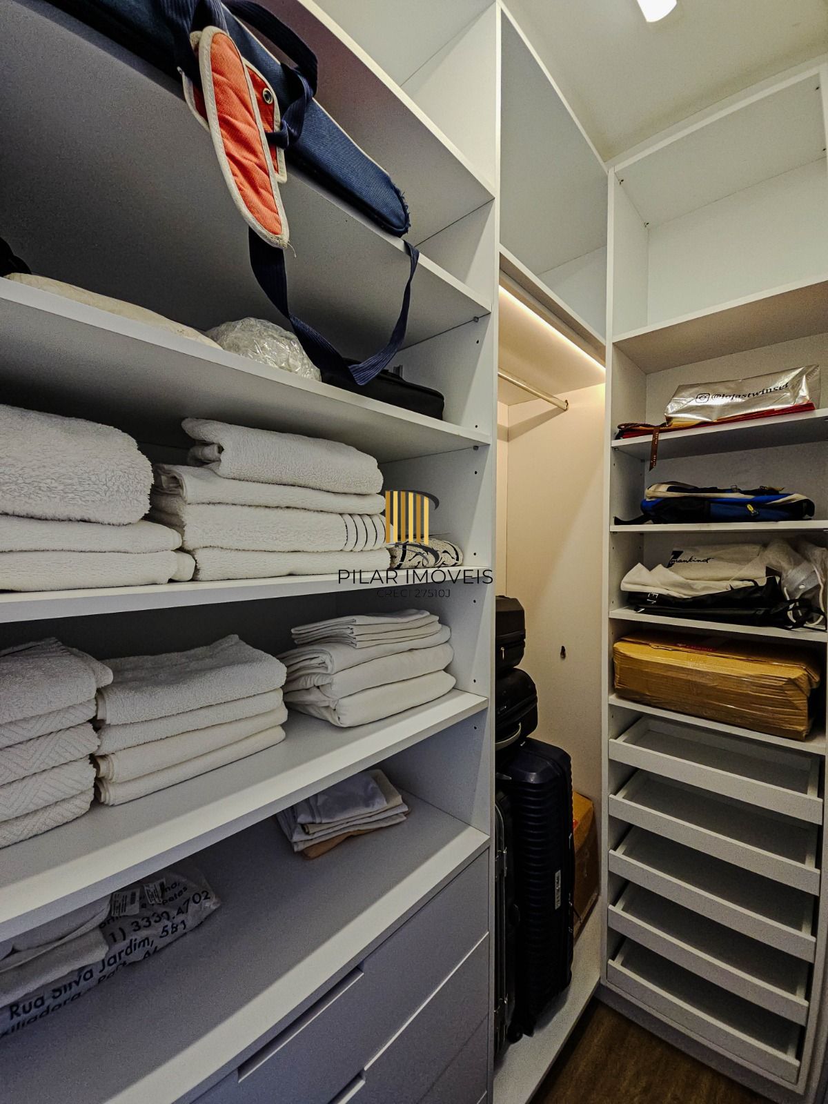 Apartamento com 202m², 3 suítes, lareira, churrasqueira, 3 vagas, infraestrutura completa, no Bela Vista.