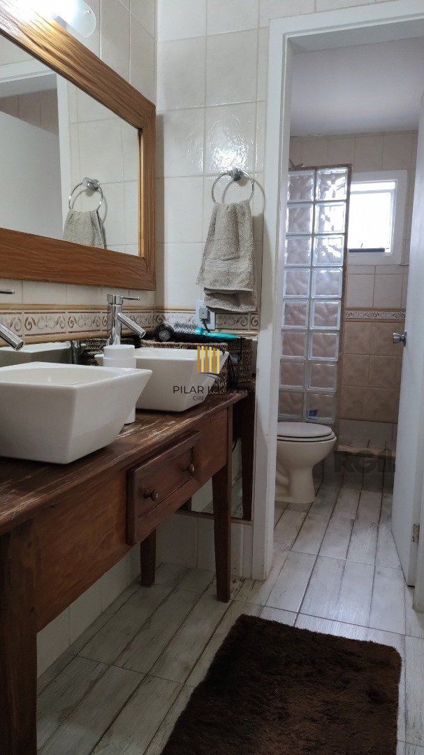 Sobrado em condomínio, 2 quartos, suite americana, churrasqueira, 1 vaga - Bairro Cavalhada