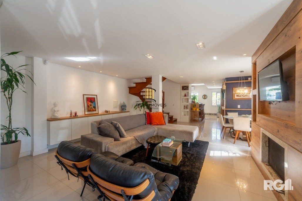 Casa, totalmente mobiliada, 3 dormitórios, 1 uma suíte com closet e sacada