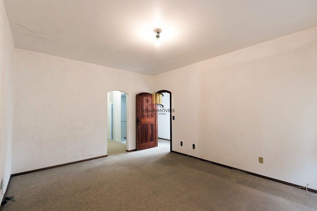 Casa para Venda - 430m², 4 dormitórios, sendo 1 suites, 5 vagas - Cristal