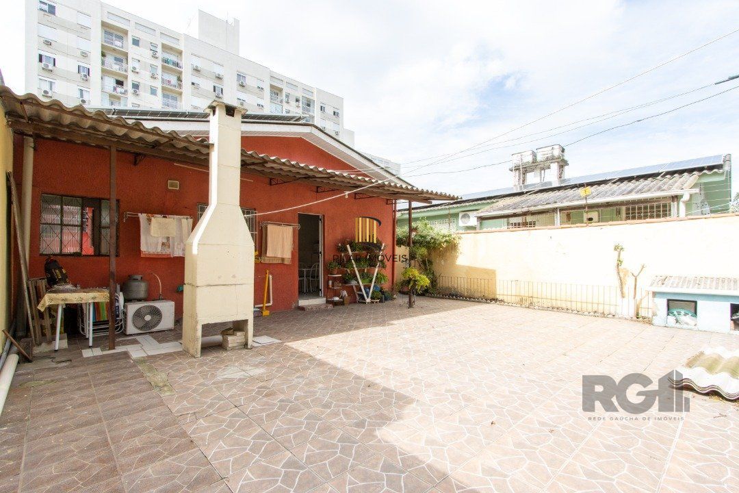 Casa 2 dormitórios no bairro Camaquã