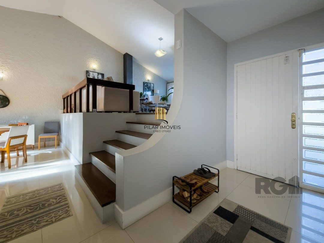 CASA TÉRREA REFORMADA, 3 QUARTOS, SUITE, PÁTIO - BAIRRO CRISTAL