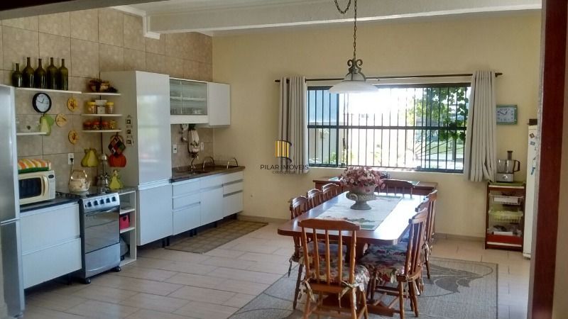 Casa para Venda - 200m², 3 dormitórios, 2 vagas - Centro