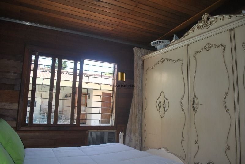 Casa para Venda - 250m², 3 dormitórios, 4 vagas - Serraria