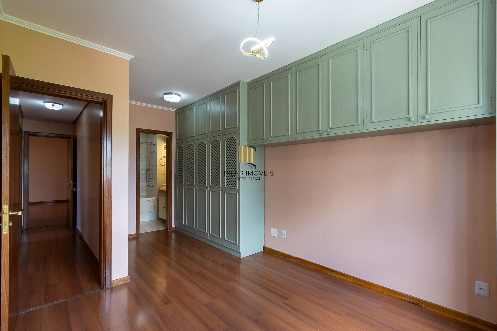 Apartamento 3 quartos, 1 suite, dependência, sacada com churrasqueira, 2 vagas - Bairro Menino Deus