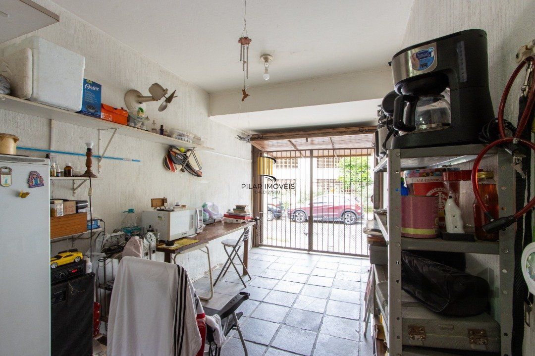Casa de 3 dormitórios à venda na Tristeza - Zona sul de Poa.