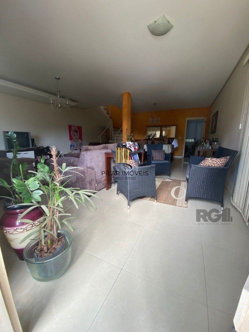 Casa para Venda - 250m², 3 dormitórios, sendo 1 suites, 2 vagas - Cristal
