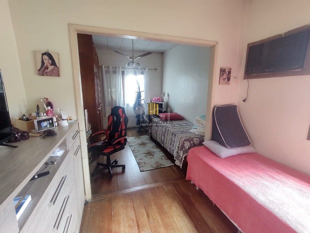 Casa para Venda - 265.1m², 3 dormitórios, 4 vagas - Guarujá
