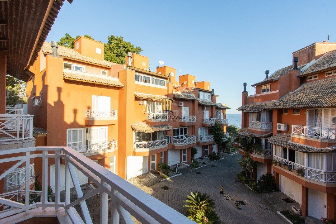 Casa de Condomínio 4 dormitórios no bairro Vila Assunção