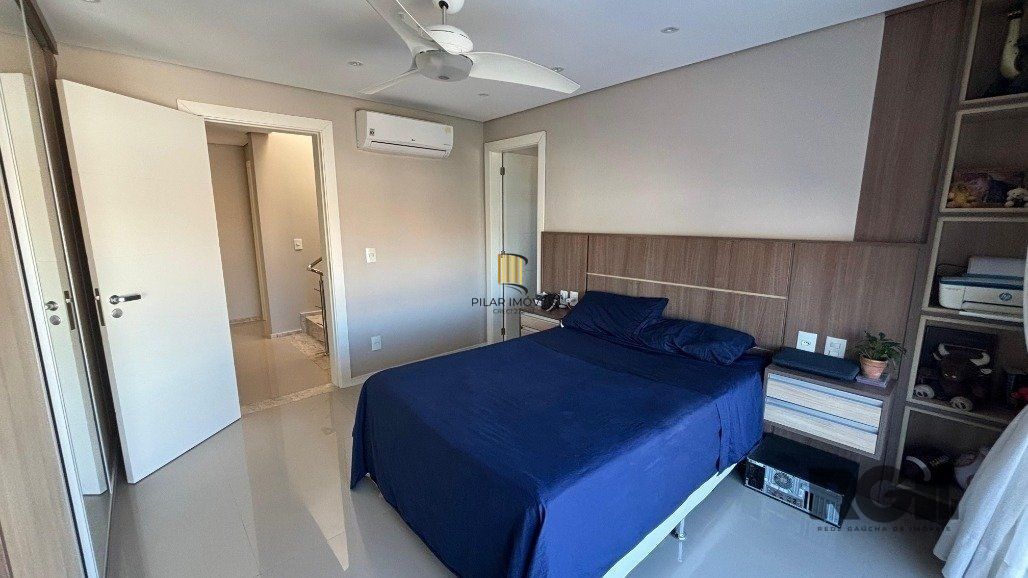 Casa em condomínio com 4 suítes, 4 vagas de garagem, pátio com piscina