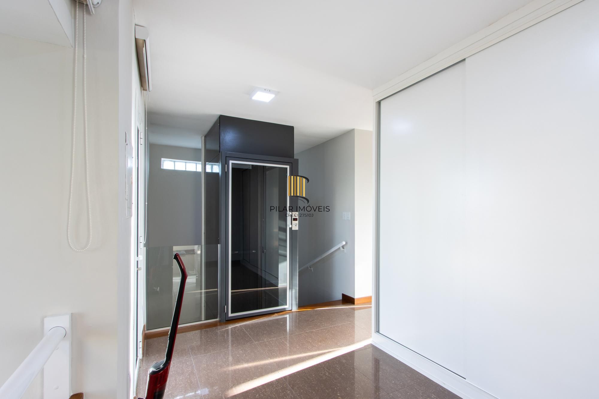Casa 4 dormitórios com elevador